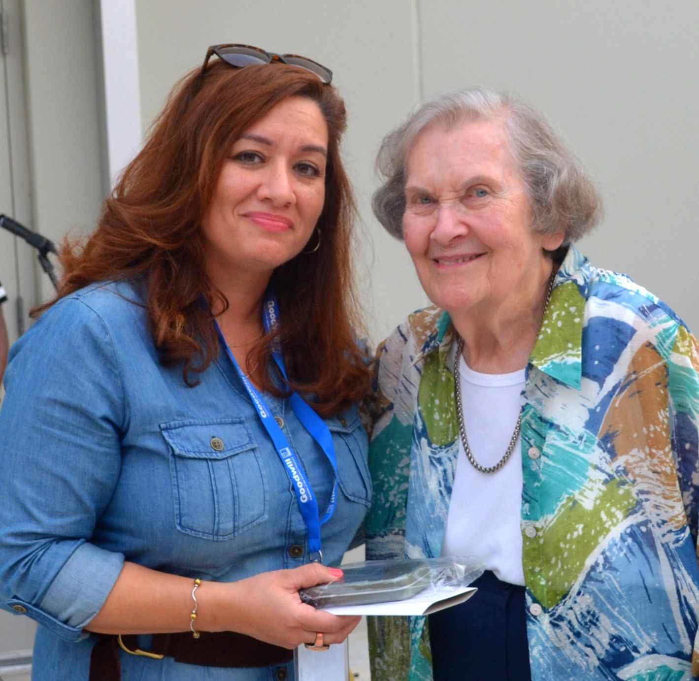 Betty Ritchie poses with Delilah Montalvo as she receives her volunteer of the year award at CCT's 2017 Spring Fling